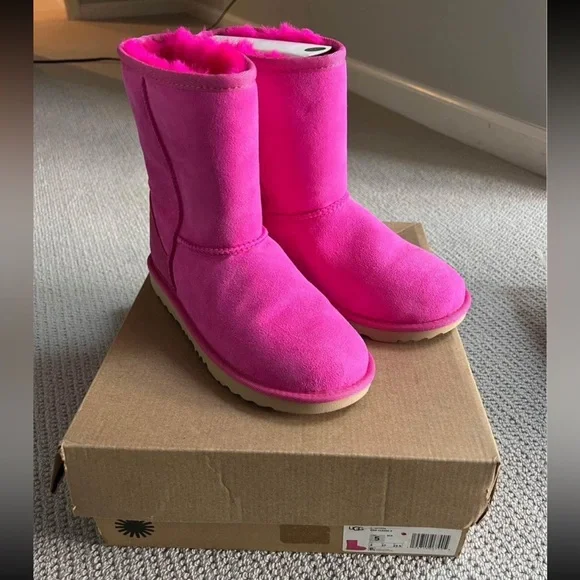 Pink Kids Classic II UGGS - Picture 1 of 6